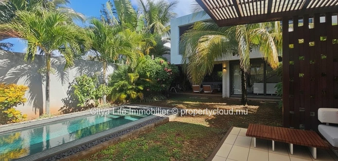 Duplex de 4 chambres avec piscine privée à vendre à Balaclava
