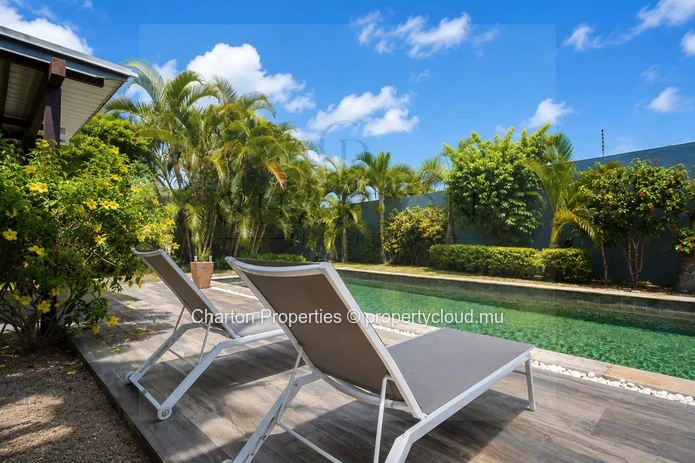 3 bedroom villa with private pool in a privileged residential environment