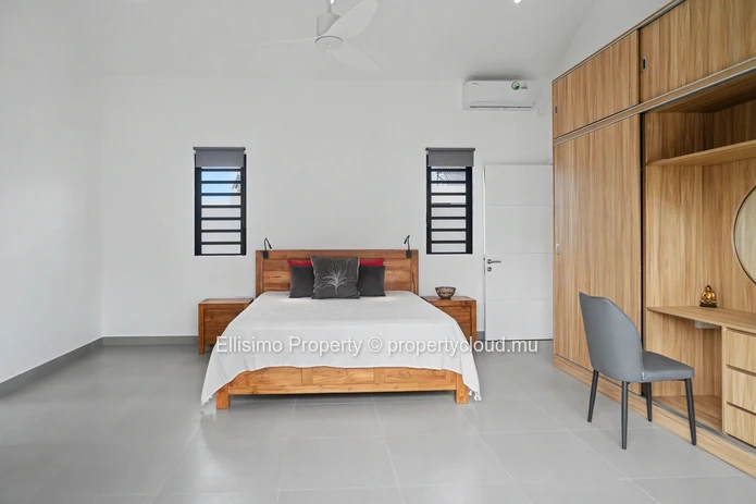 Contemporary Villa for Rent – Mont Mascal, Petit Raffray
