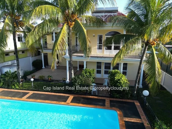 À Vendre – Villa Spacieuse avec Cottage Privé à Péreybère