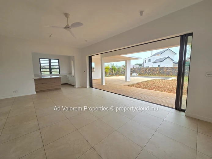 Maison 4 chambres avec piscine à vendre à Azuri