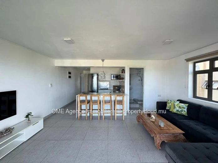 2 bedroom apartment with sea views