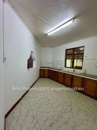 Rs 75,000/Month | Spacious Commercial Office for Rent in Curepipe