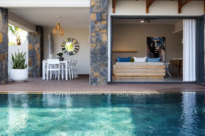 Exceptional 3-Bedroom Garden House with Private Garden at Choisy les Bains