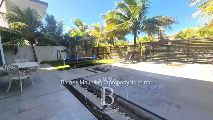 GRAND BAIE – Villa moderne et spacieuse avec piscine – 3 chambres