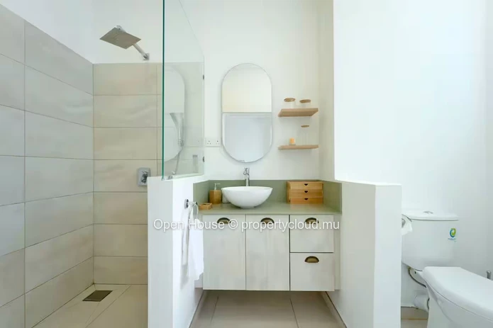 3-Bedroom Furnished Apartment with Private Pool in Pointe aux Canonniers