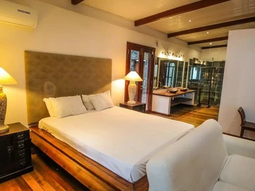 5 Bedroom Villa