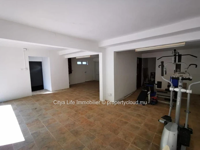 Luxurious Furnished House with Private Pool in Floréal - 560m² Living Area - Rs 120,000 rent