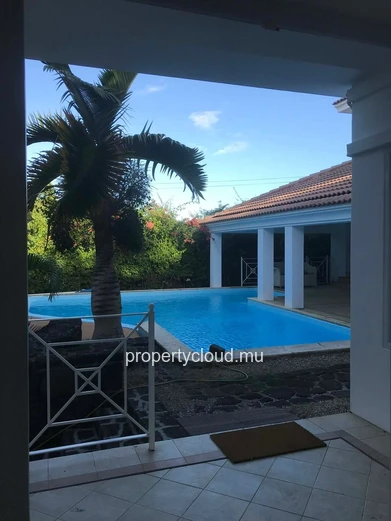 MELVILLE - Exceptional villa for rent with 4 bedrooms. – A haven of peace just steps from the beach