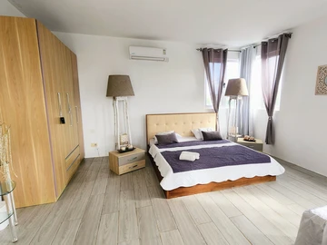 6 Bedroom Villa