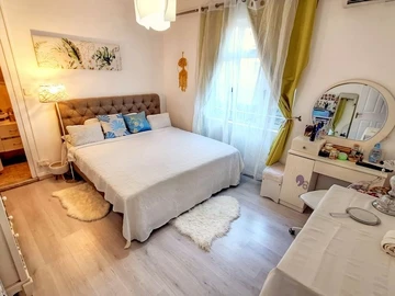 6 Bedroom House
