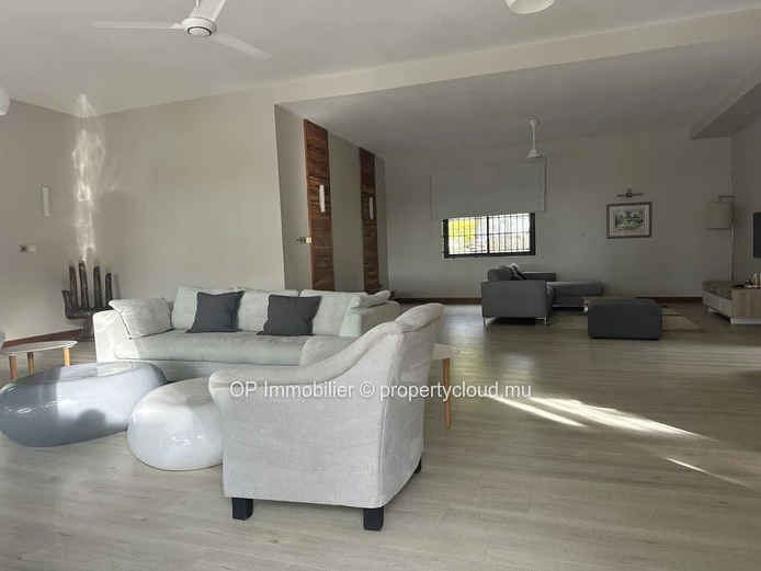 Maison meublée 4 chambres avec piscine à louer à Forêt Daruty