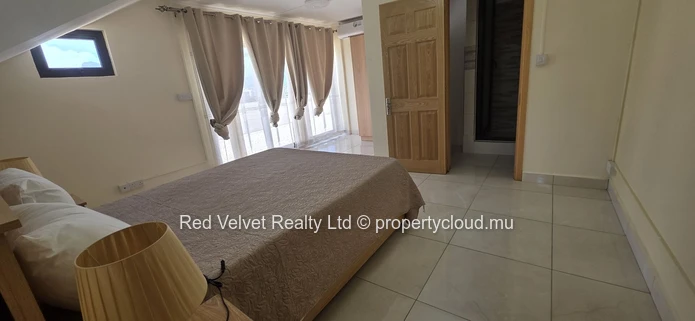Penthouse de luxe 4 chambres avec vue sur l'océan et grande terrasse – Flic en Flac | Rs 80,000