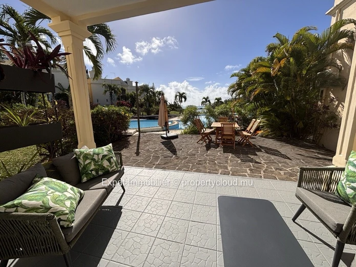 Contemporary 3-Bedroom Duplex Overlooking The Lagoon And Coin De Mire – Calodyne