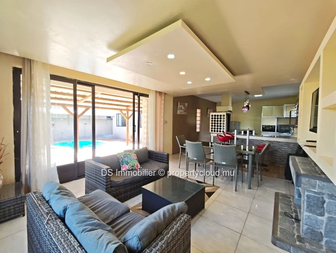 À Vendre – Maison À Pointe Aux Piments | Grand Jardin -Piscine – Nord