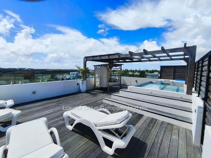 3-Bedroom Apartment with Private Rooftop in Pereybere