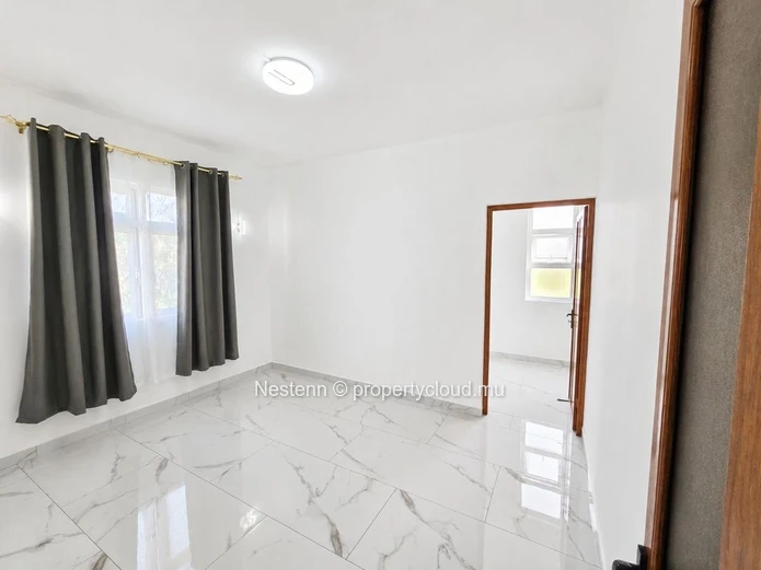 Duplex moderne et neuf de 3 chambres avec vue sur les montagnes 