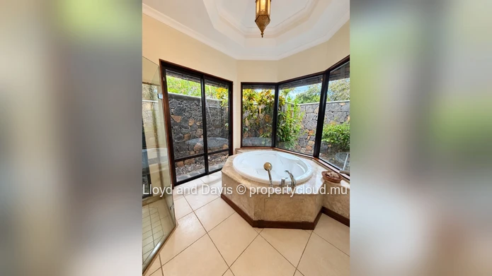 Luxury 6-Bedroom Villa with Golf Course Views in Tamarina