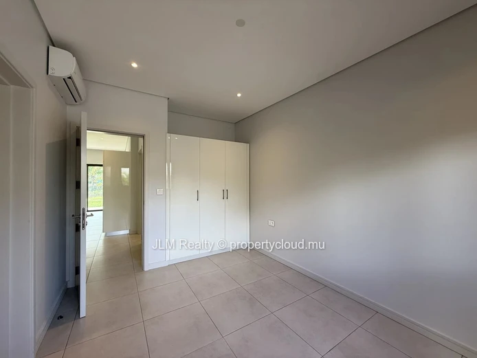 À Vendre : Appartement de 2 Chambres à Pointe aux Canonniers, Maurice
