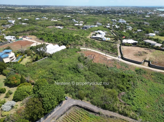 Terrain résidentiel 2548m² proche plage 