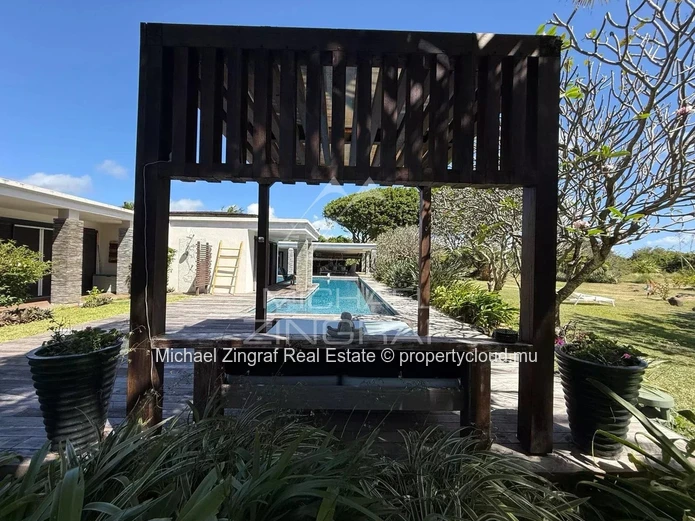 Villa d’Exception au Bord d’un Barachois à Calodyne