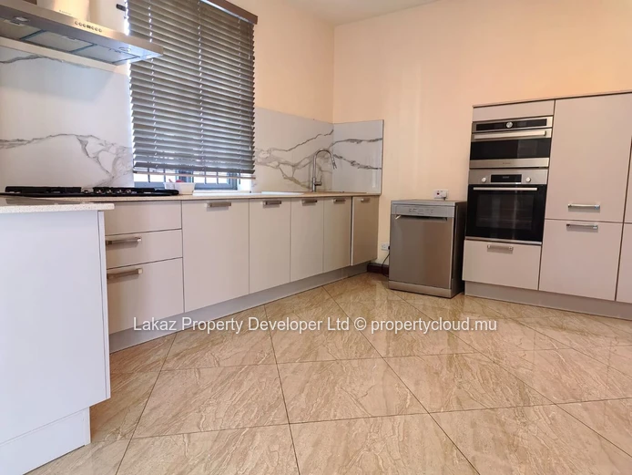 Maison meublée 4 chambres à louer à Trou aux Biches