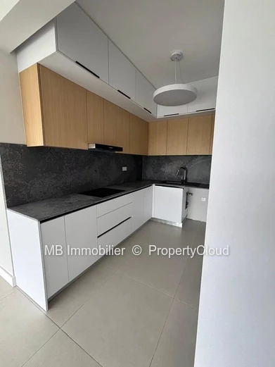 Appartement R+2 en vente.