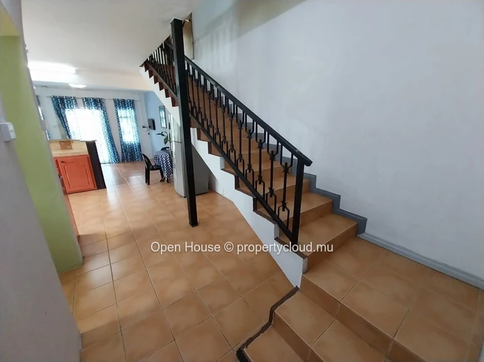 Duplex meublé 2 chambres à louer à Mon Choisy avec piscine commune