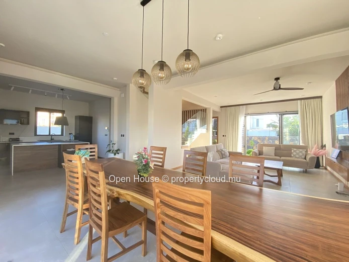 For rent - New fully furnished villa - 4 en-suite bedrooms - swimming pool - garage - near the sea - Trou aux Biches