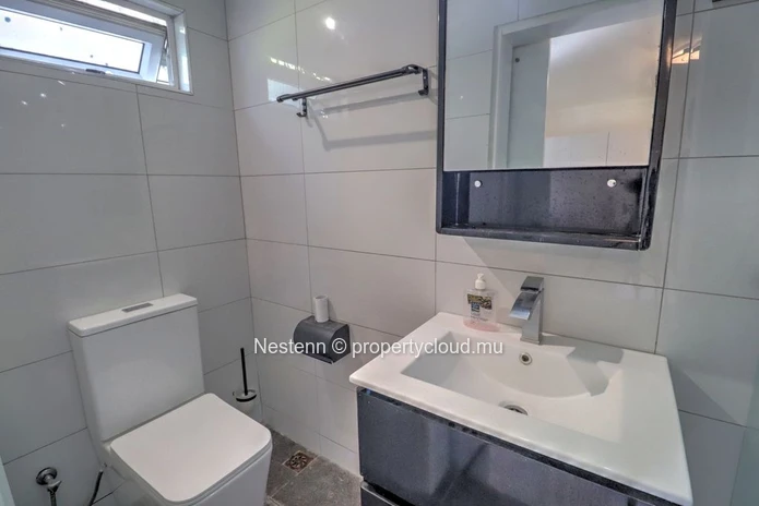 Appartement de 3 chambres récemment rénové à louer à Pointe aux Canonniers