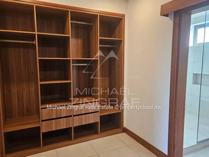 3 bedrooms Garden-Level Apartment in Pointe aux Canonniers