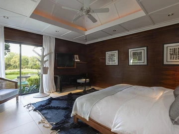 5 Bedroom Villa