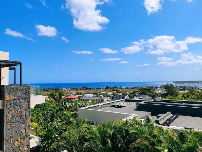 Luxurious Townhouse/Duplex in Tamarin with Communal Pool & Mountain Views - 3 Beds, Office, Fully Furnished, Rs 44M