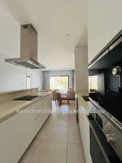 Contemporary First-Floor Apartment Close To The Beach