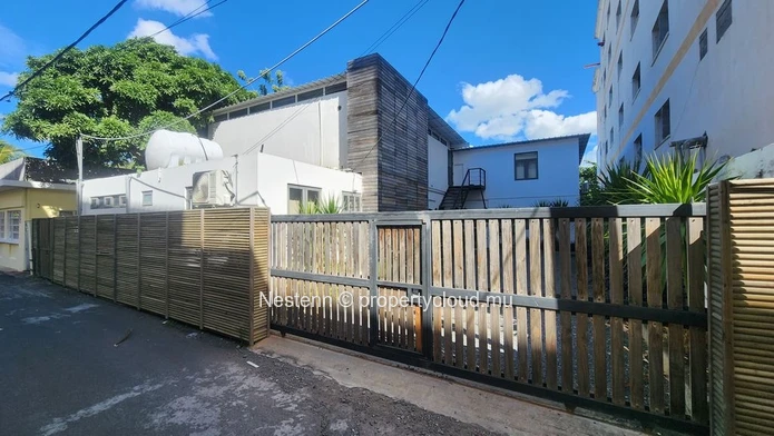 Spacious duplex office of 200 m² close to amenities