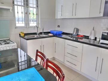 5 Bedroom House