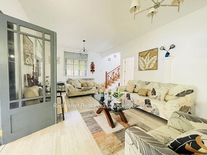 Charming House for Rent in Pointe aux Canonniers | Private Pool & Lush Garden