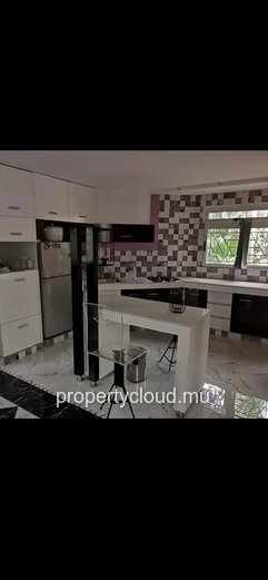 Duplex d’exception 120 m² avec jardin paysager de 170 m² à The Vale– Bien rare et atypique