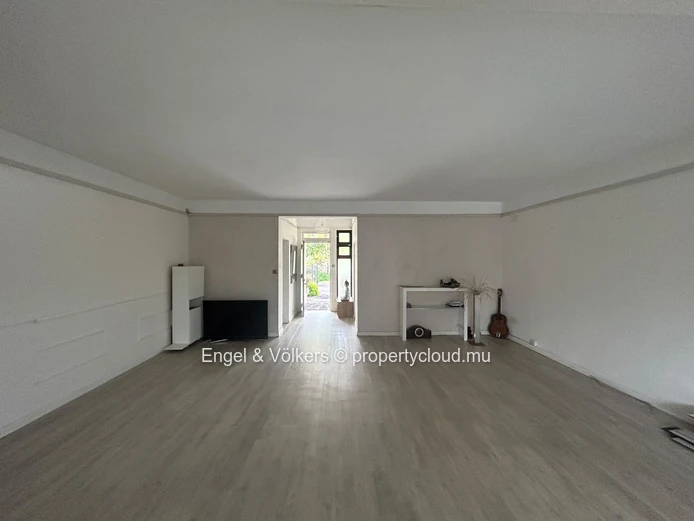 Charming Family Home for Sale in Curepipe – Reserved for Mauritian Citizens