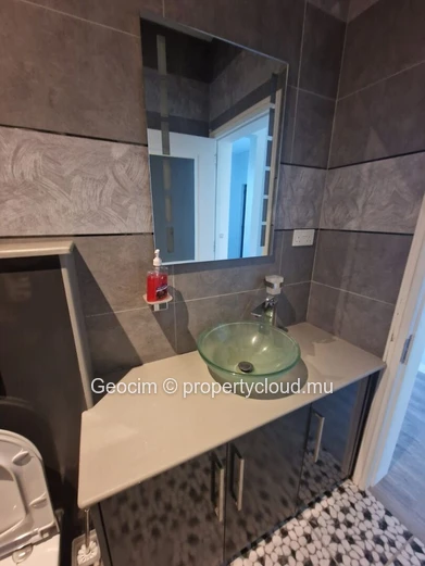 Roches Noires A 100 métres de la mer Appartement neuf de 2 càc balcon Parking Piscine communes. (Mandat exclusif)