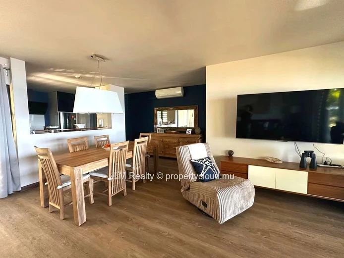 For rent: top-floor apartment with panoramic sea views in Tamarin, Mauritius