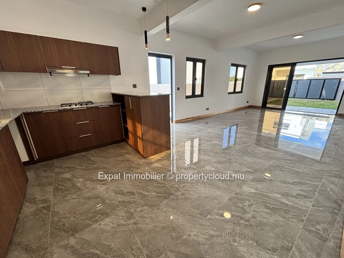 Villa Neuve 4 Chambres Non Meublée Avec Piscine Privée – Vale