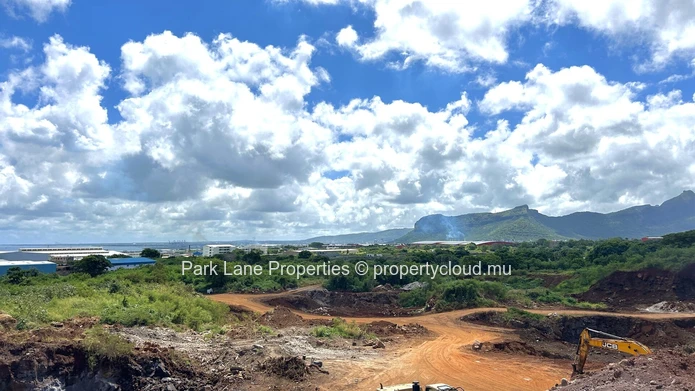 Terrain industriel de premier choix avec un grand potentiel à Petite Rivière.