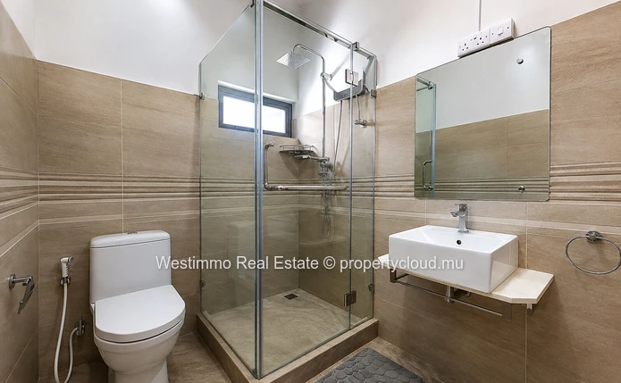 Appartement récent de 120 m² et 3 chambres en suite à louer au cœur de Curepipe