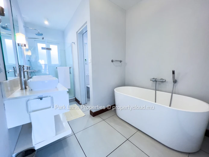 For Sale – Stunning 3-Bedroom Apartment with Pool and Sea Views