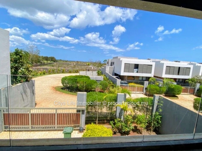 Duplex de 4 chambres avec piscine privée à vendre à Balaclava