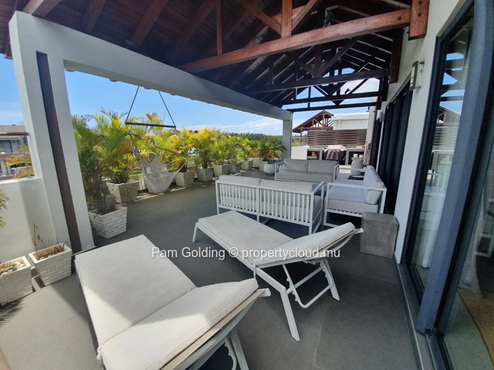 Luxurious 3 Bedroom Penthouse with Jacuzzi | Grand Baie 