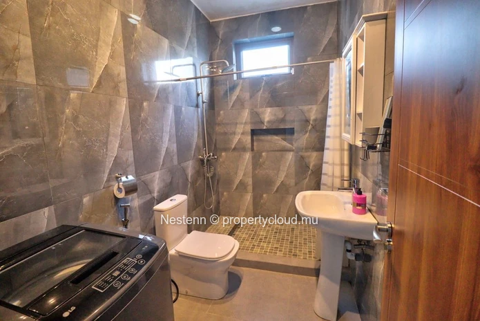 Villa duplex moderne à Côte d'Or avec 4 chambres, 3 salles de bains, vue sur la montagne, cuisine américaine meublée ...