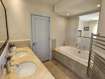 Fully renovated three bedroom Villa 