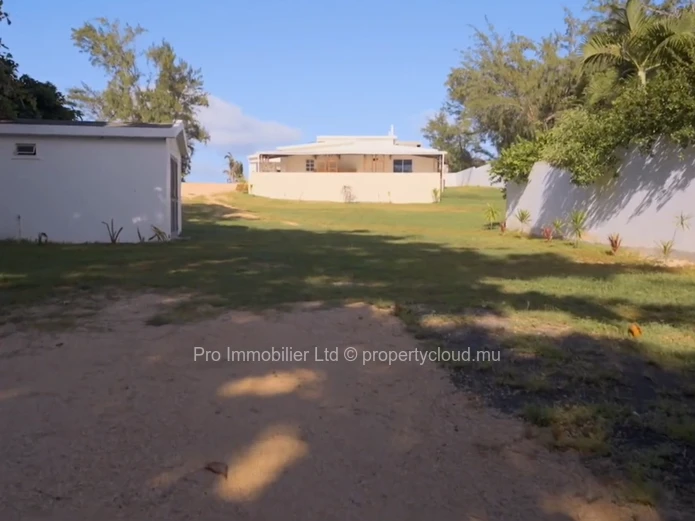 Découvrez le meilleur de la vie côtière avec cette maison située à quelques pas de la plage de Poste Lafayette. 